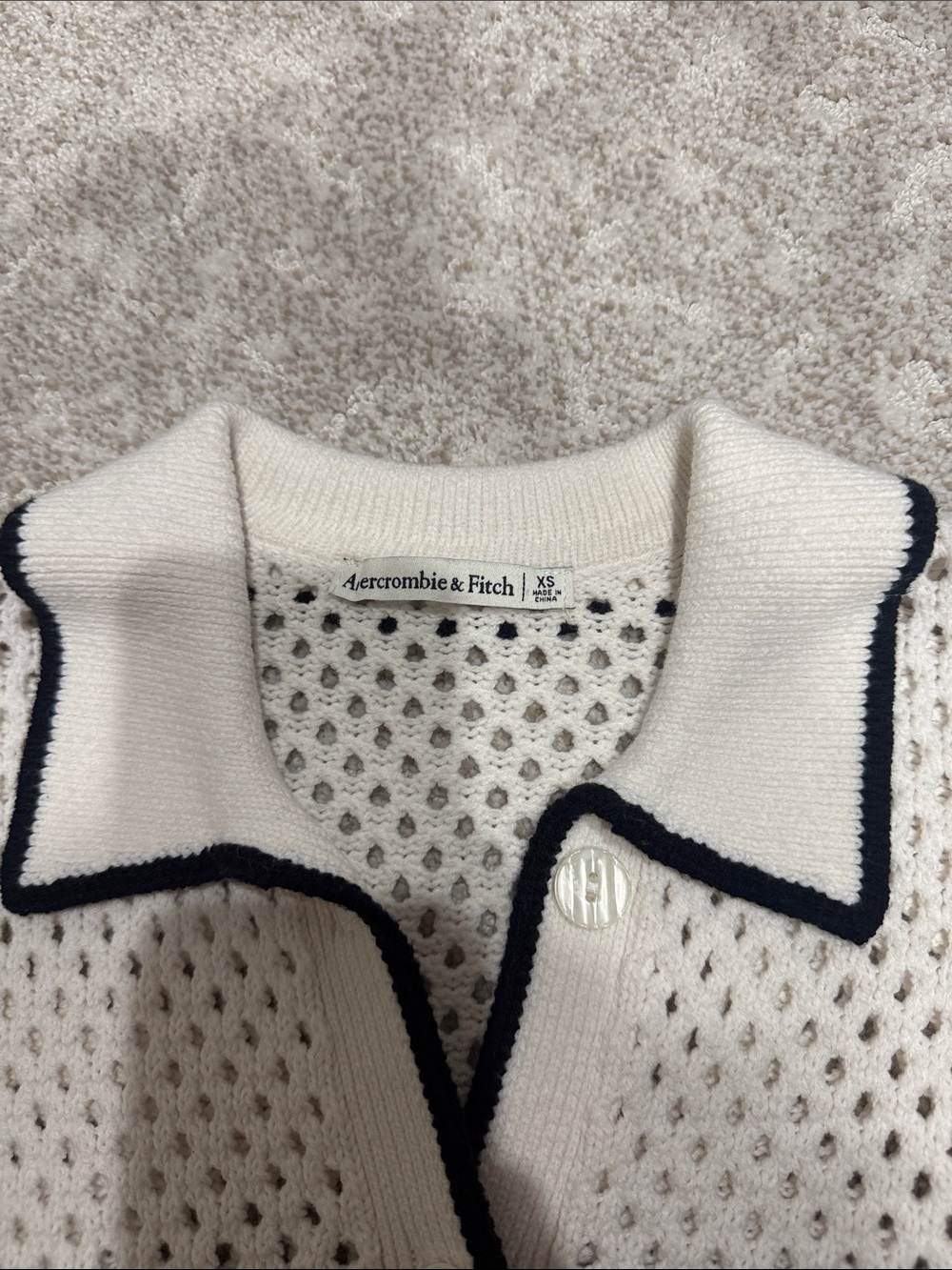 Abercrombie & Fitch Cream Open-Knit Short-Sleeve Cardigan with Black Trim - Picture 2 of 3
